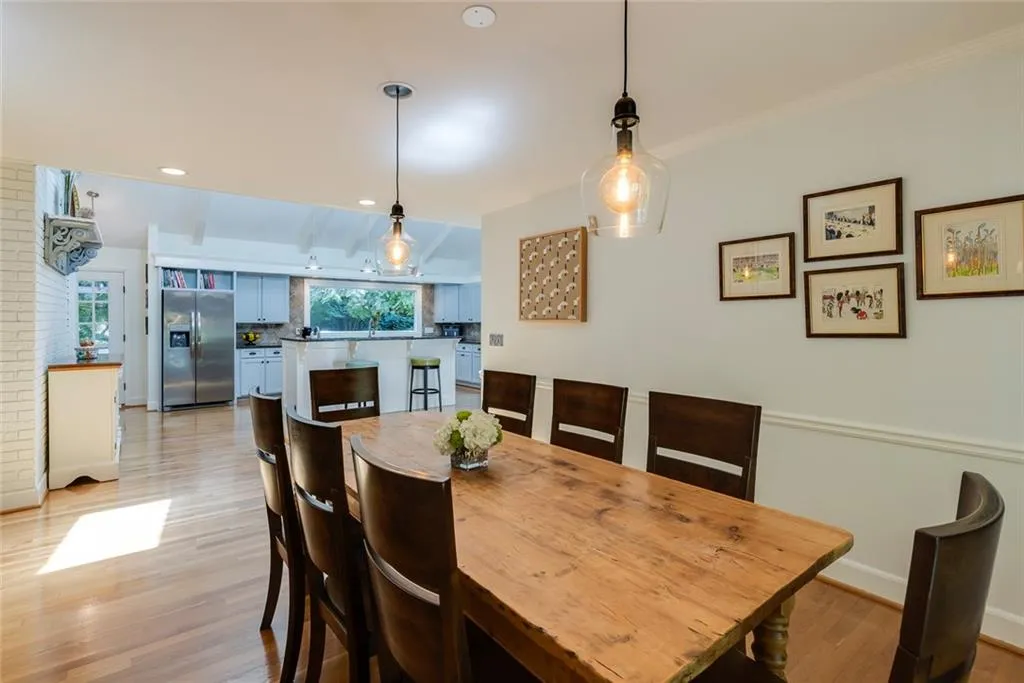 300 Hunters Glen Court Court, Sandy Springs, Georgia 30328, 6 Bedrooms Bedrooms, ,4 BathroomsBathrooms,Residential,Sold,300 Hunters Glen Court Court,7372889