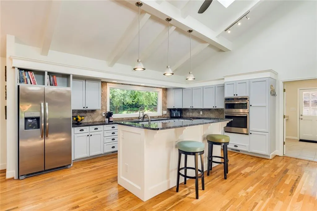 300 Hunters Glen Court Court, Sandy Springs, Georgia 30328, 6 Bedrooms Bedrooms, ,4 BathroomsBathrooms,Residential,Sold,300 Hunters Glen Court Court,7372889