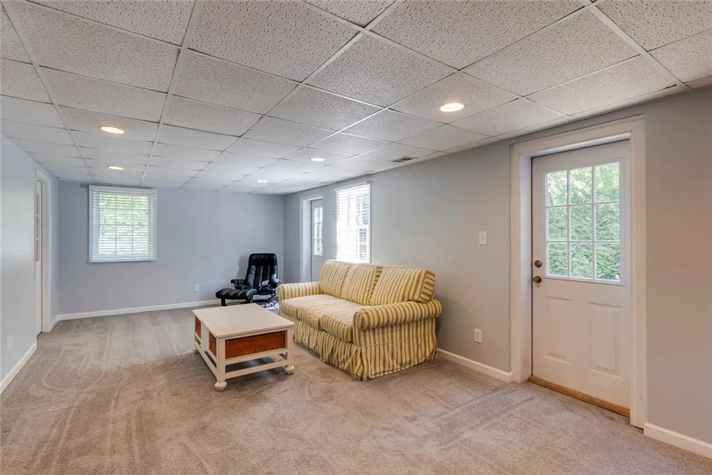 300 Hunters Glen Court Court, Sandy Springs, Georgia 30328, 6 Bedrooms Bedrooms, ,4 BathroomsBathrooms,Residential,Sold,300 Hunters Glen Court Court,7372889