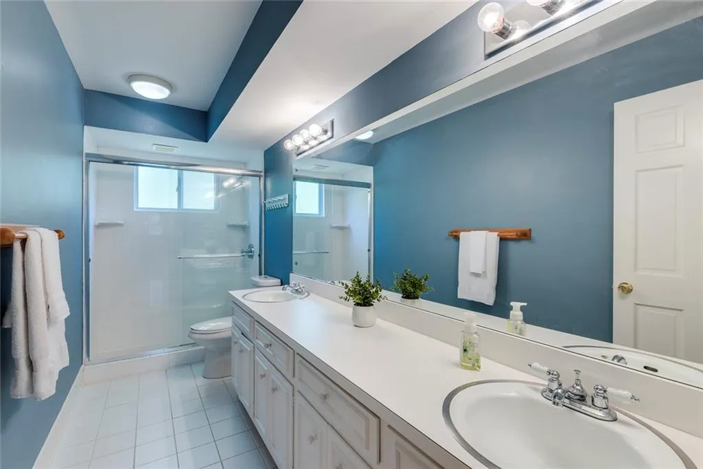 300 Hunters Glen Court Court, Sandy Springs, Georgia 30328, 6 Bedrooms Bedrooms, ,4 BathroomsBathrooms,Residential,Sold,300 Hunters Glen Court Court,7372889