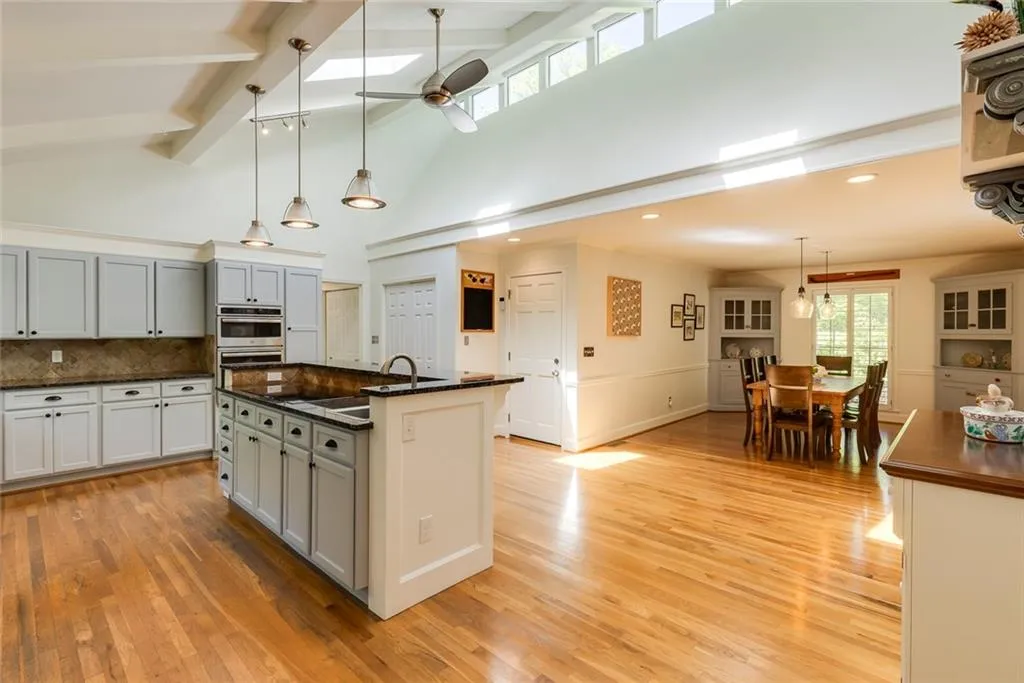 Overside Vaulted Kitchen Offers the Perfect Space for Entertaining