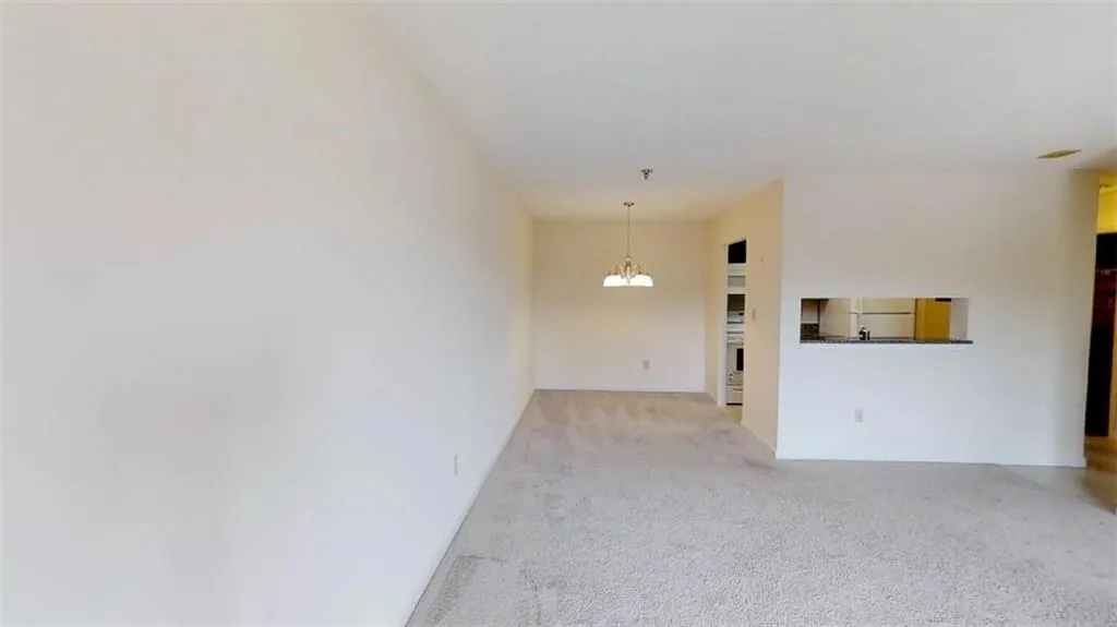 300 Johnson Ferry Road Ne Unit B407, Sandy Springs, Georgia 30328, 1 Bedroom Bedrooms, ,1 BathroomBathrooms,Residential,Sold,300 Johnson Ferry Road Ne Unit B407,6055027