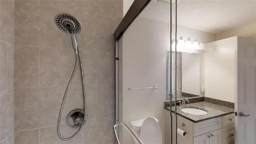 300 Johnson Ferry Road Ne Unit B407, Sandy Springs, Georgia 30328, 1 Bedroom Bedrooms, ,1 BathroomBathrooms,Residential,Sold,300 Johnson Ferry Road Ne Unit B407,6055027