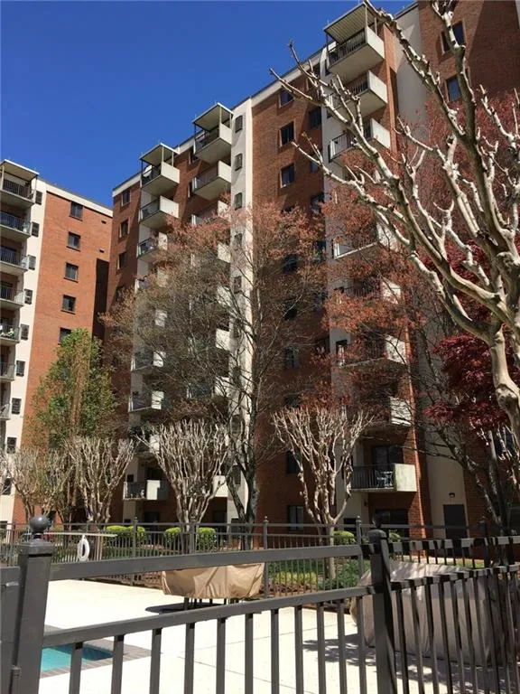 300 Johnson Ferry Road Ne Unit B407, Sandy Springs, Georgia 30328, 1 Bedroom Bedrooms, ,1 BathroomBathrooms,Residential,Sold,300 Johnson Ferry Road Ne Unit B407,6055027