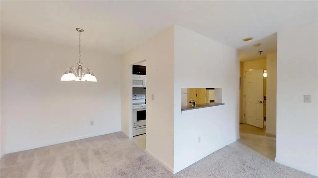 300 Johnson Ferry Road Ne Unit B407, Sandy Springs, Georgia 30328, 1 Bedroom Bedrooms, ,1 BathroomBathrooms,Residential,Sold,300 Johnson Ferry Road Ne Unit B407,6055027