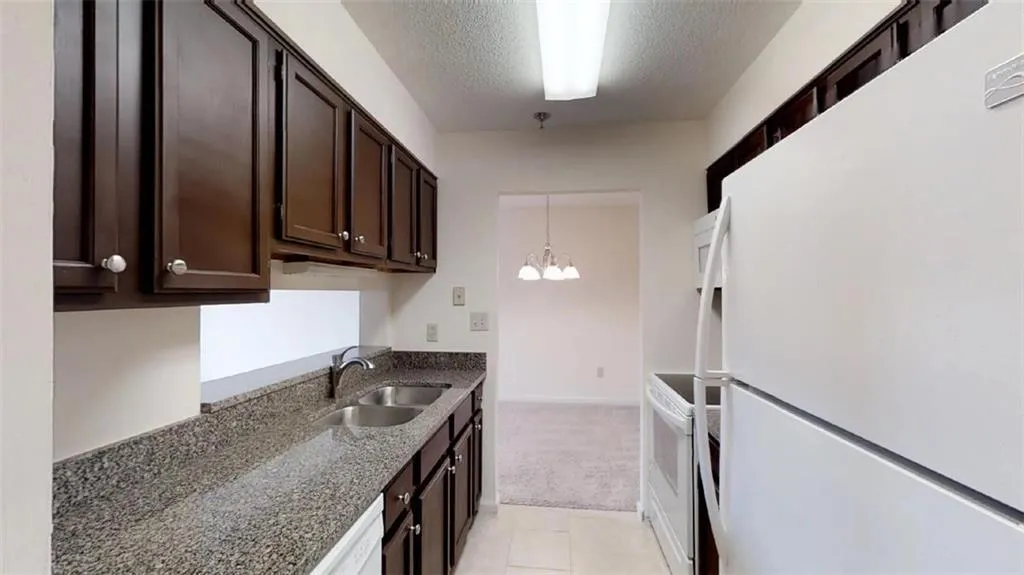 300 Johnson Ferry Road Ne Unit B407, Sandy Springs, Georgia 30328, 1 Bedroom Bedrooms, ,1 BathroomBathrooms,Residential,Sold,300 Johnson Ferry Road Ne Unit B407,6055027