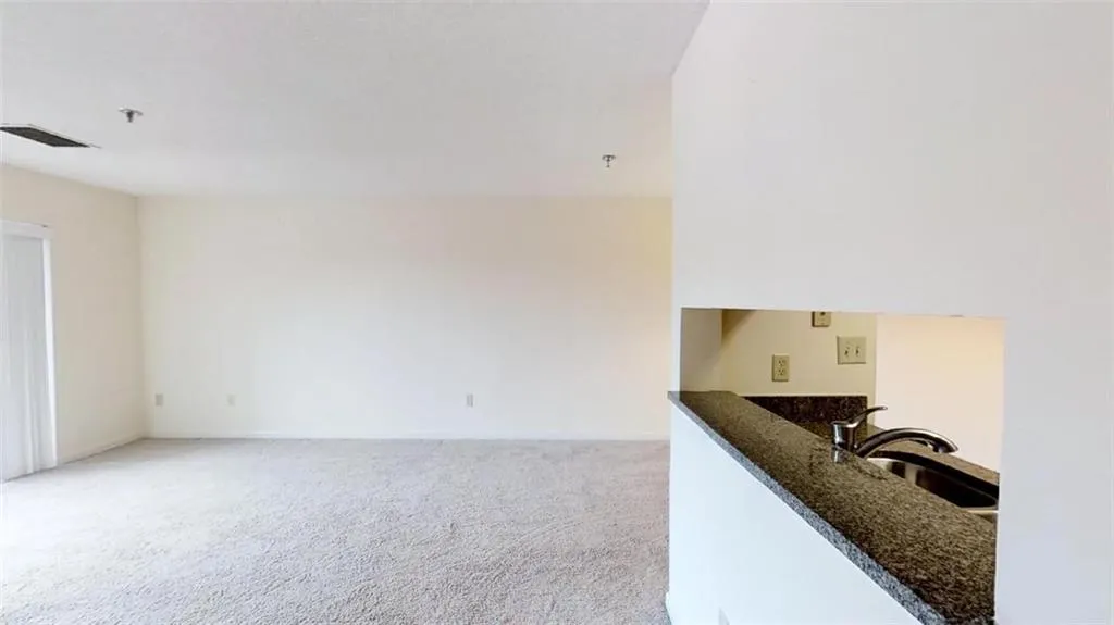 300 Johnson Ferry Road Ne Unit B407, Sandy Springs, Georgia 30328, 1 Bedroom Bedrooms, ,1 BathroomBathrooms,Residential,Sold,300 Johnson Ferry Road Ne Unit B407,6055027