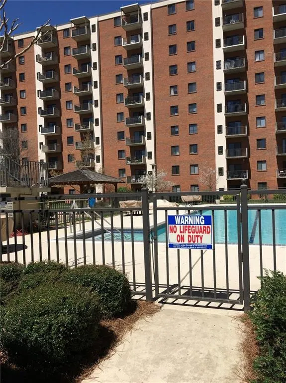 300 Johnson Ferry Road Ne Unit B407, Sandy Springs, Georgia 30328, 1 Bedroom Bedrooms, ,1 BathroomBathrooms,Residential,Sold,300 Johnson Ferry Road Ne Unit B407,6055027