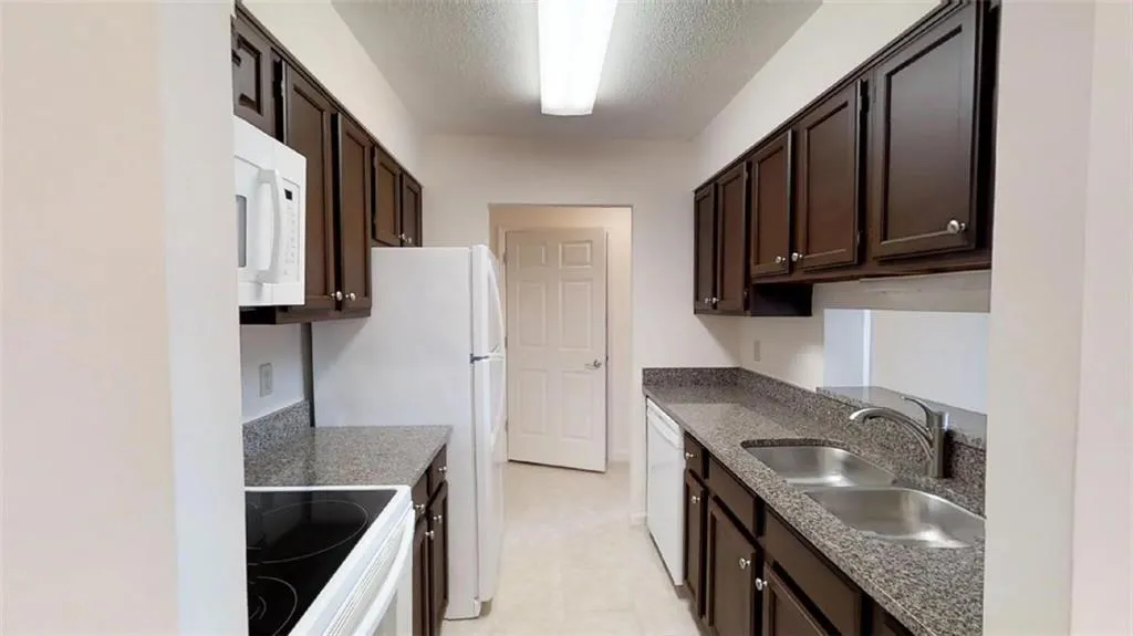 300 Johnson Ferry Road Ne Unit B407, Sandy Springs, Georgia 30328, 1 Bedroom Bedrooms, ,1 BathroomBathrooms,Residential,Sold,300 Johnson Ferry Road Ne Unit B407,6055027