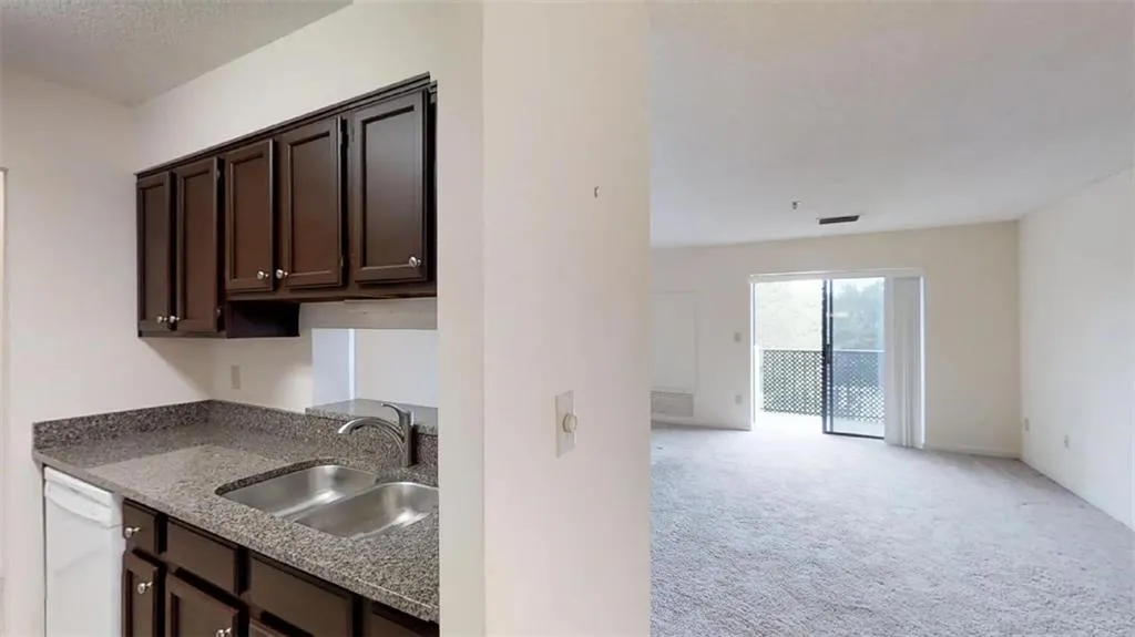 300 Johnson Ferry Road Ne Unit B407, Sandy Springs, Georgia 30328, 1 Bedroom Bedrooms, ,1 BathroomBathrooms,Residential,Sold,300 Johnson Ferry Road Ne Unit B407,6055027