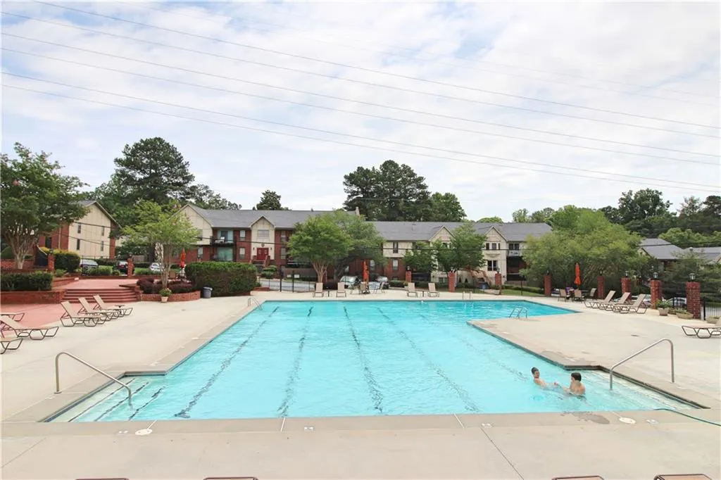 6851 Roswell Road Ne Unit Q6, Atlanta, Georgia 30328, 3 Bedrooms Bedrooms, ,2 BathroomsBathrooms,Residential,Sold,6851 Roswell Road Ne Unit Q6,5861117