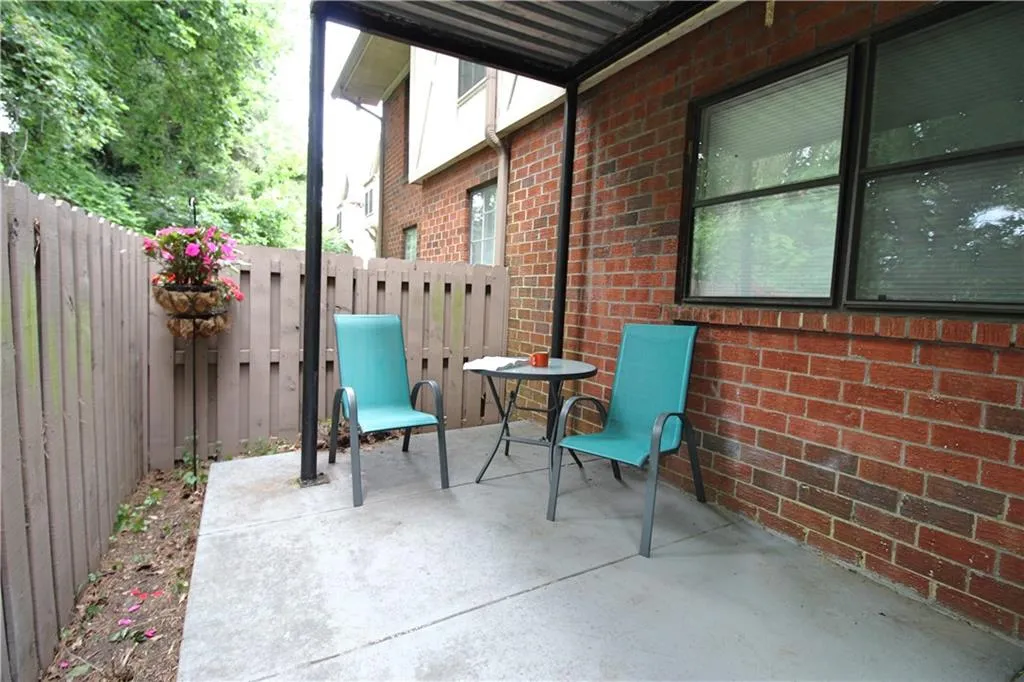 6851 Roswell Road Ne Unit Q6, Atlanta, Georgia 30328, 3 Bedrooms Bedrooms, ,2 BathroomsBathrooms,Residential,Sold,6851 Roswell Road Ne Unit Q6,5861117