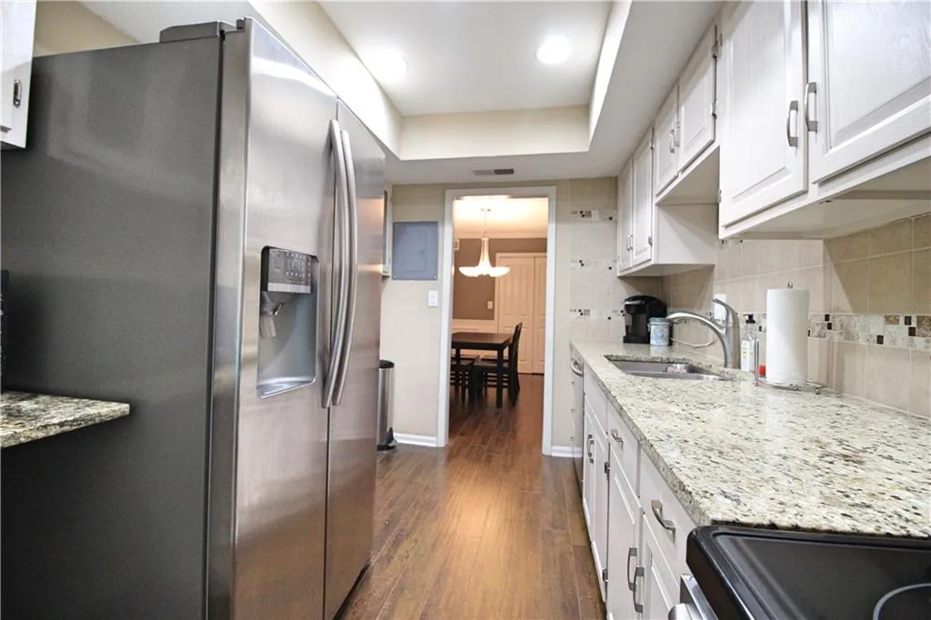 6851 Roswell Road Ne Unit Q6, Atlanta, Georgia 30328, 3 Bedrooms Bedrooms, ,2 BathroomsBathrooms,Residential,Sold,6851 Roswell Road Ne Unit Q6,5861117