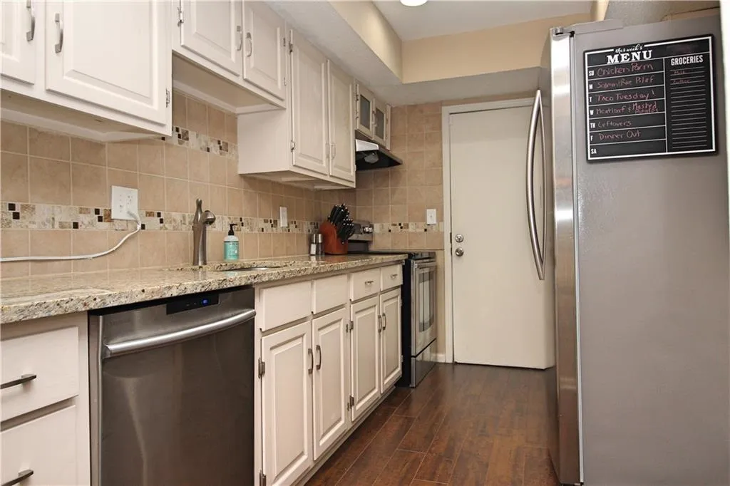 6851 Roswell Road Ne Unit Q6, Atlanta, Georgia 30328, 3 Bedrooms Bedrooms, ,2 BathroomsBathrooms,Residential,Sold,6851 Roswell Road Ne Unit Q6,5861117