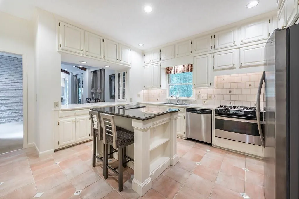7970 Spalding Hills, Sandy Springs, Georgia 30350, 4 Bedrooms Bedrooms, ,3 BathroomsBathrooms,Residential,Sold,7970 Spalding Hills,6025461