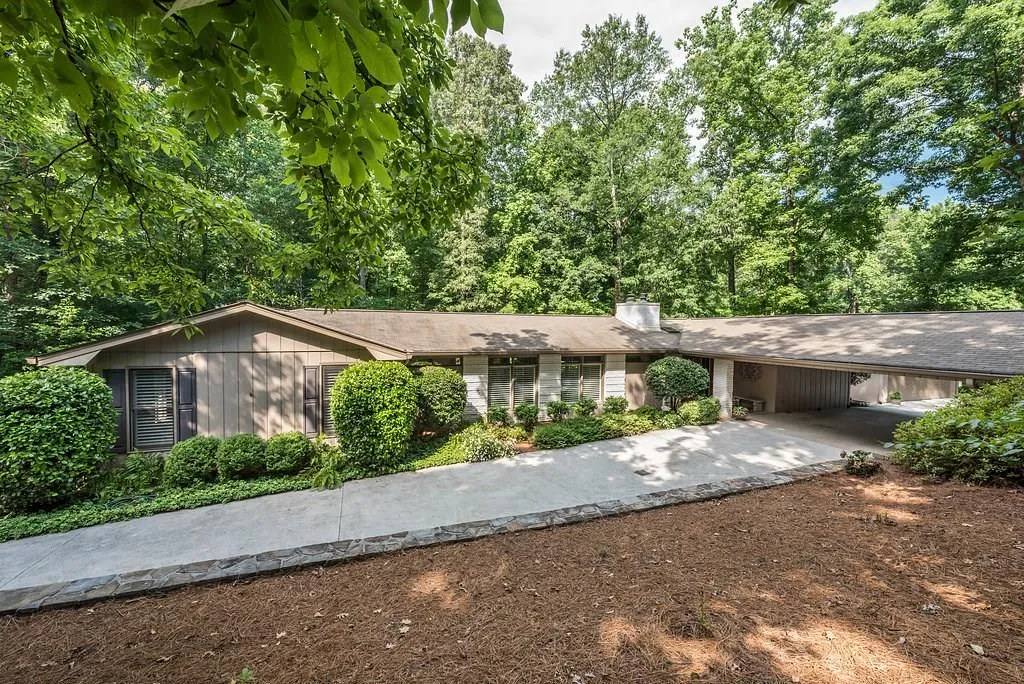 7970 Spalding Hills, Sandy Springs, Georgia 30350, 4 Bedrooms Bedrooms, ,3 BathroomsBathrooms,Residential,Sold,7970 Spalding Hills,6025461