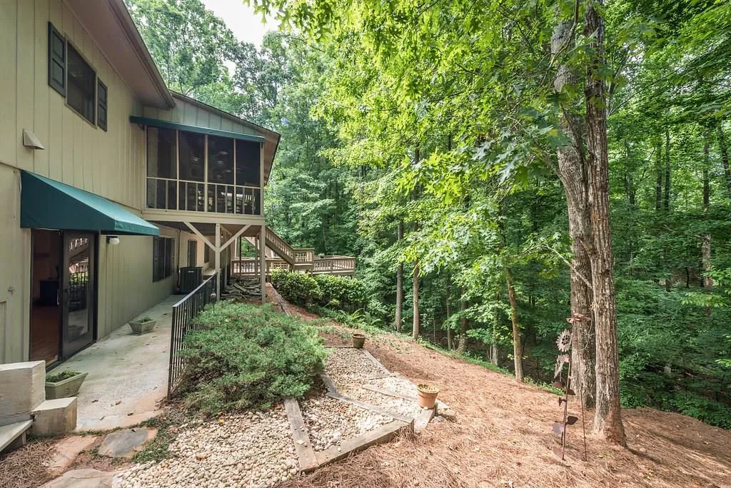 7970 Spalding Hills, Sandy Springs, Georgia 30350, 4 Bedrooms Bedrooms, ,3 BathroomsBathrooms,Residential,Sold,7970 Spalding Hills,6025461