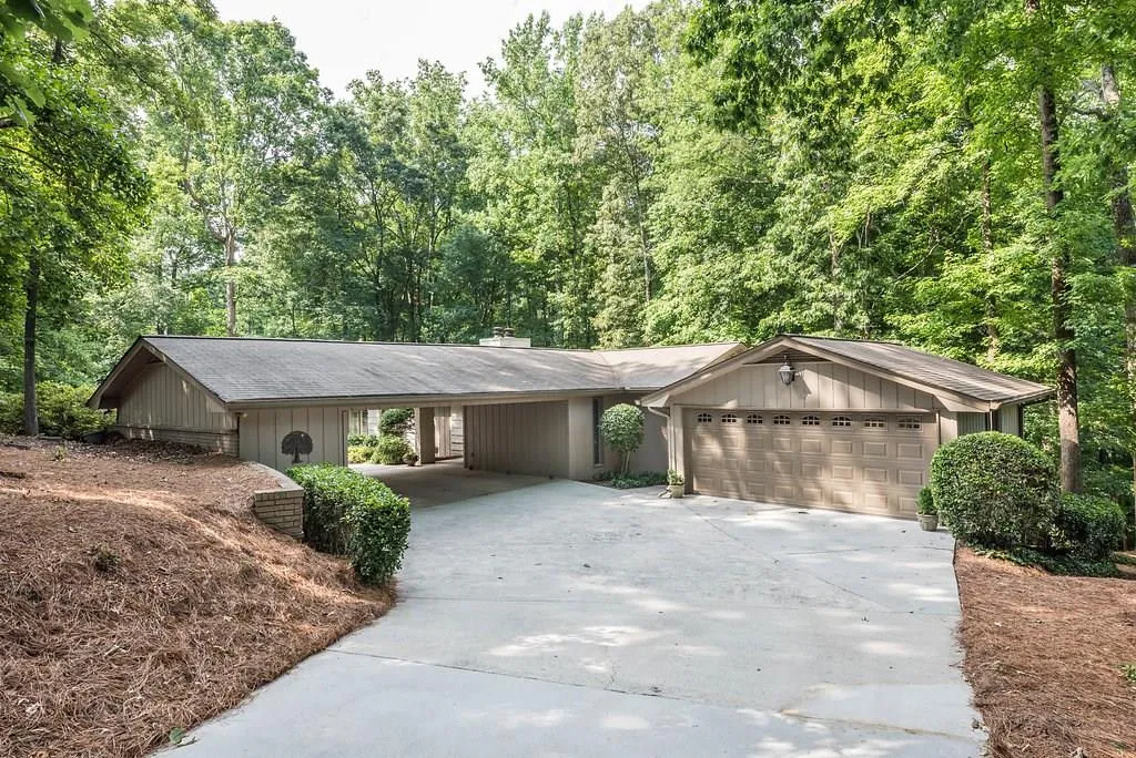 7970 Spalding Hills, Sandy Springs, Georgia 30350, 4 Bedrooms Bedrooms, ,3 BathroomsBathrooms,Residential,Sold,7970 Spalding Hills,6025461
