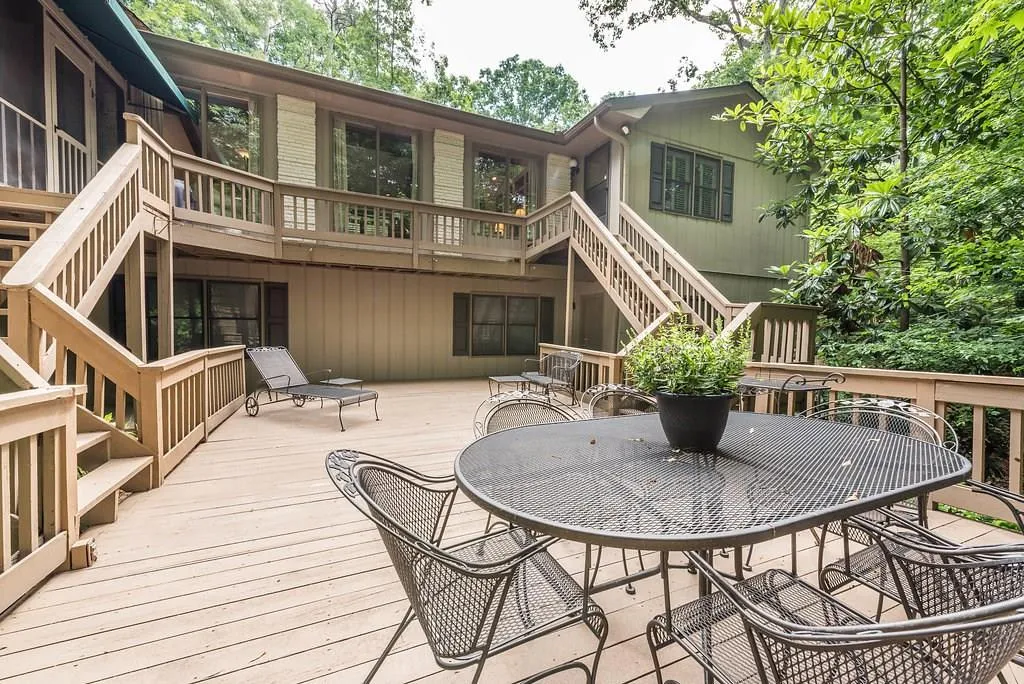 7970 Spalding Hills, Sandy Springs, Georgia 30350, 4 Bedrooms Bedrooms, ,3 BathroomsBathrooms,Residential,Sold,7970 Spalding Hills,6025461