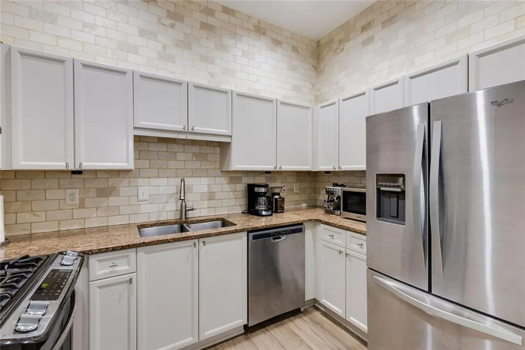4246 River Green Dr_MLS_15.jpg