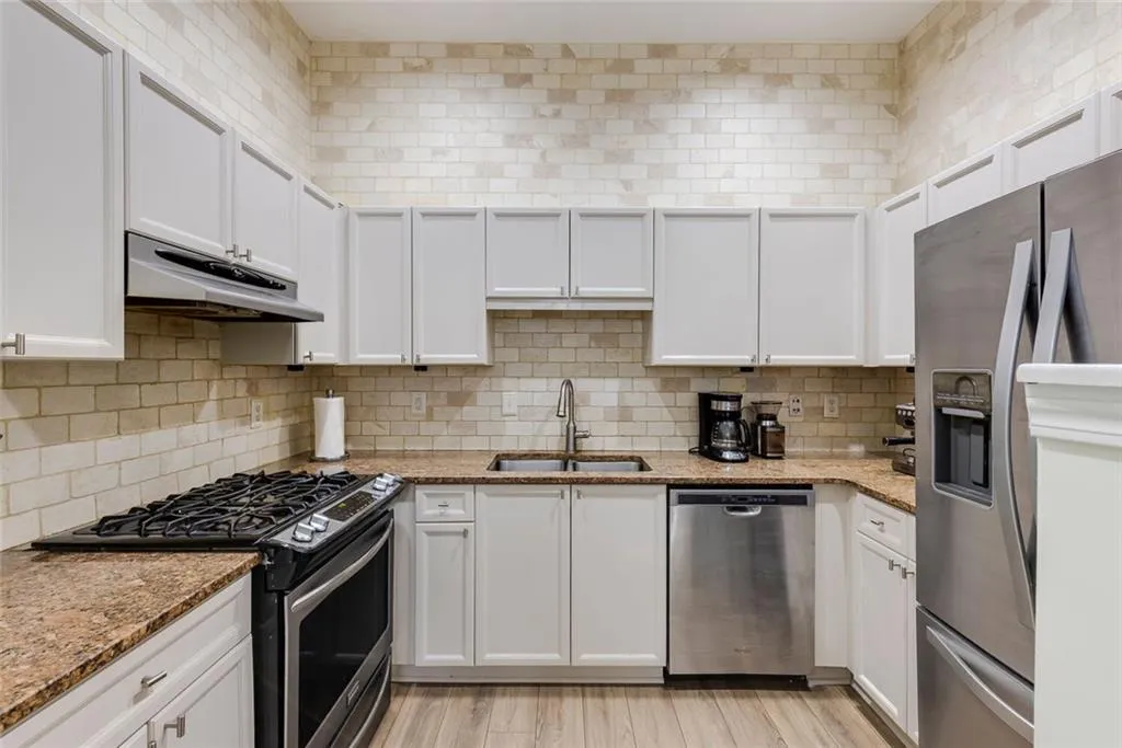4246 River Green Dr_MLS_14.jpg