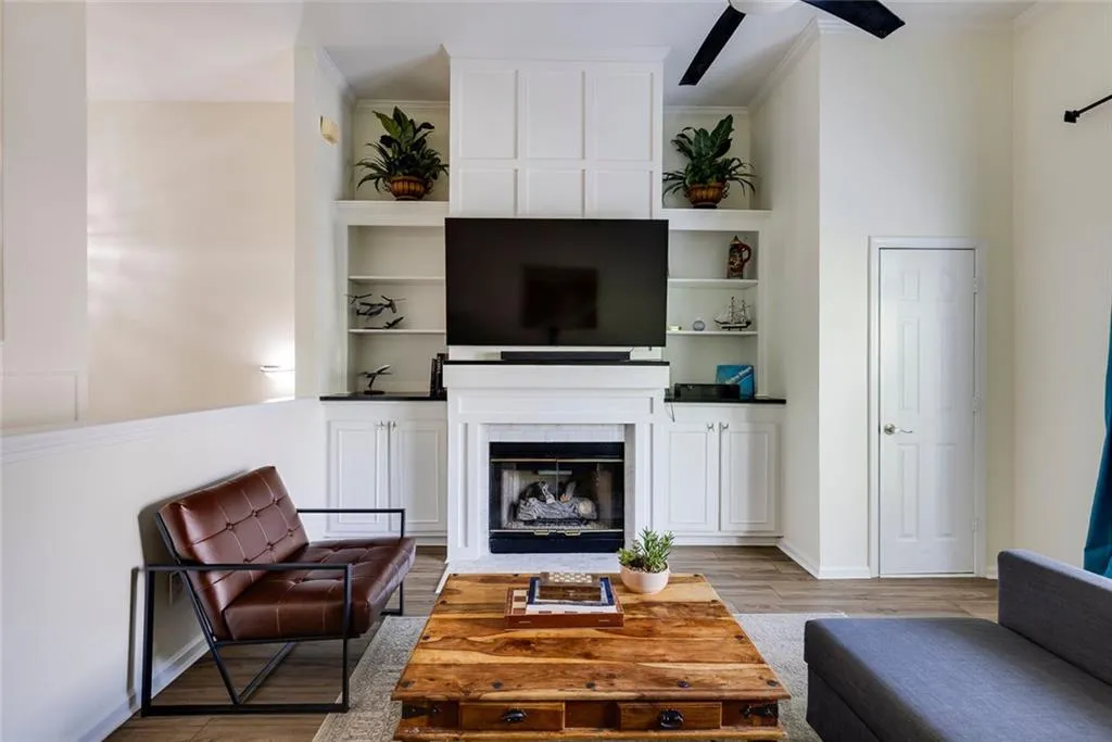 4246 River Green Dr_MLS_8.jpg