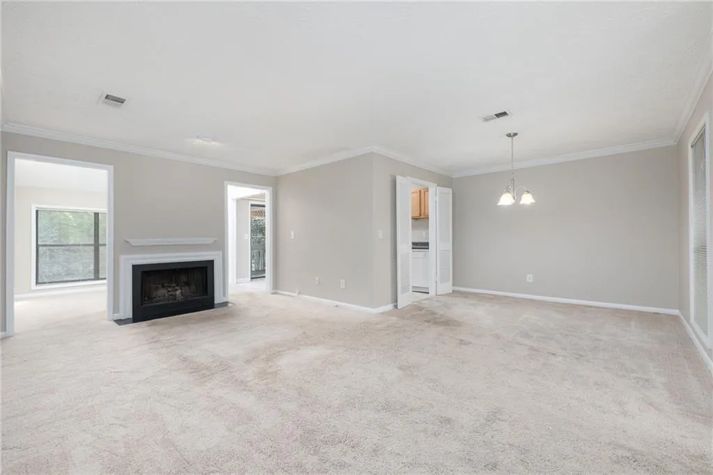 5137 Roswell Road Unit 9, Atlanta, Georgia 30342, 2 Bedrooms Bedrooms, ,2 BathroomsBathrooms,Residential,Sold,5137 Roswell Road Unit 9,7097189