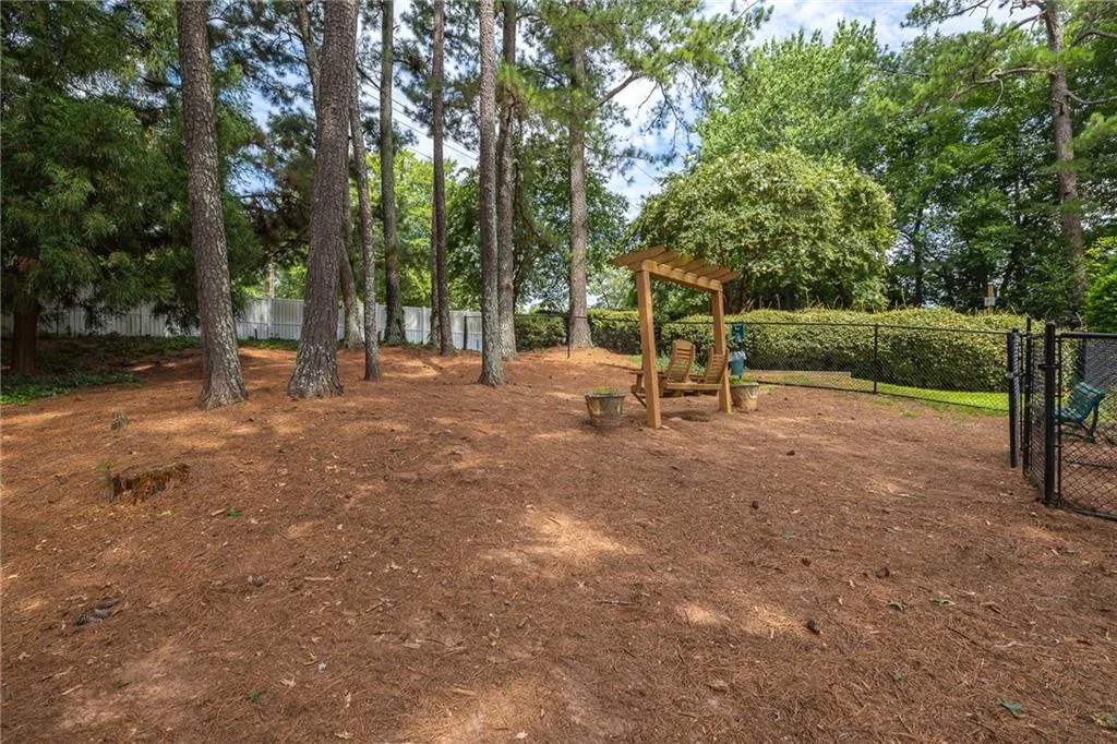 5137 Roswell Road Unit 9, Atlanta, Georgia 30342, 2 Bedrooms Bedrooms, ,2 BathroomsBathrooms,Residential,Sold,5137 Roswell Road Unit 9,7097189