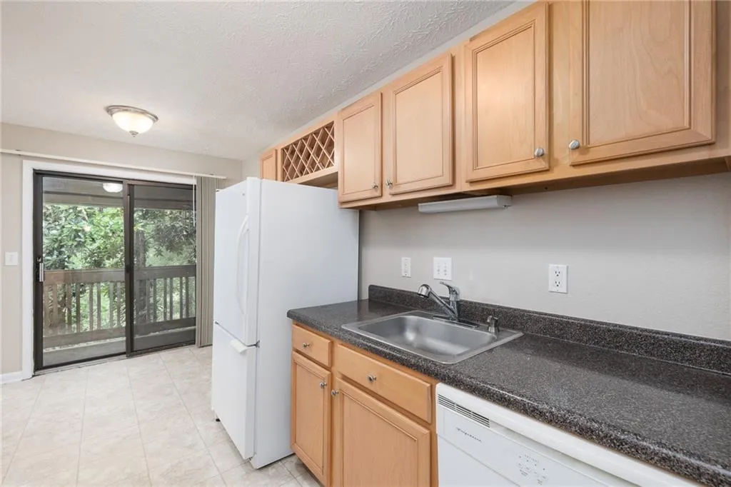 5137 Roswell Road Unit 9, Atlanta, Georgia 30342, 2 Bedrooms Bedrooms, ,2 BathroomsBathrooms,Residential,Sold,5137 Roswell Road Unit 9,7097189