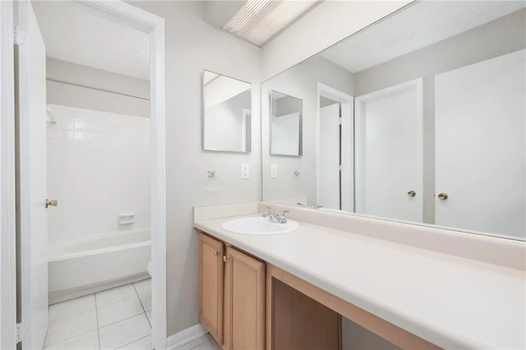 5137 Roswell Road Unit 9, Atlanta, Georgia 30342, 2 Bedrooms Bedrooms, ,2 BathroomsBathrooms,Residential,Sold,5137 Roswell Road Unit 9,7097189
