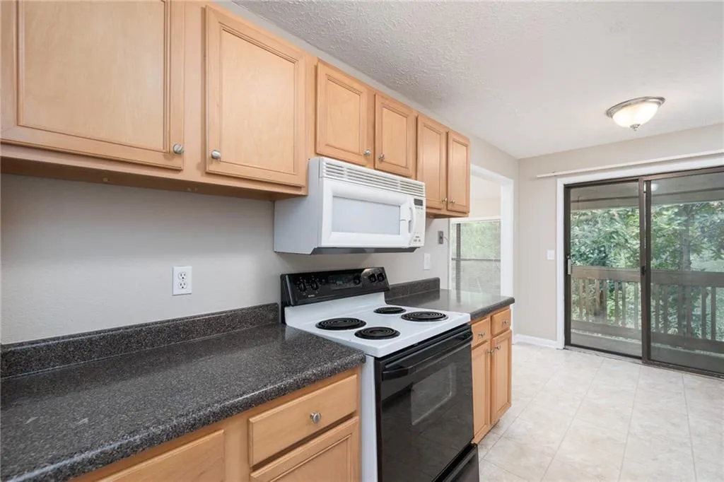 5137 Roswell Road Unit 9, Atlanta, Georgia 30342, 2 Bedrooms Bedrooms, ,2 BathroomsBathrooms,Residential,Sold,5137 Roswell Road Unit 9,7097189