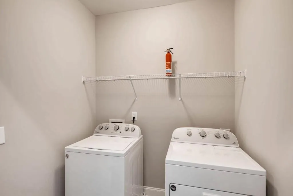 6641 Cadence Boulevard, Sandy Springs, Georgia 30328, 2 Bedrooms Bedrooms, ,3 BathroomsBathrooms,Residential,Sold,6641 Cadence Boulevard,6047511