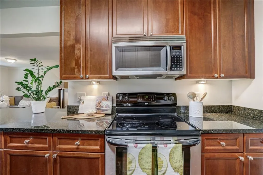 750 Dalrymple Road Unit G2, Sandy Springs, Georgia 30328, 3 Bedrooms Bedrooms, ,2 BathroomsBathrooms,Residential,Sold,750 Dalrymple Road Unit G2,7379879