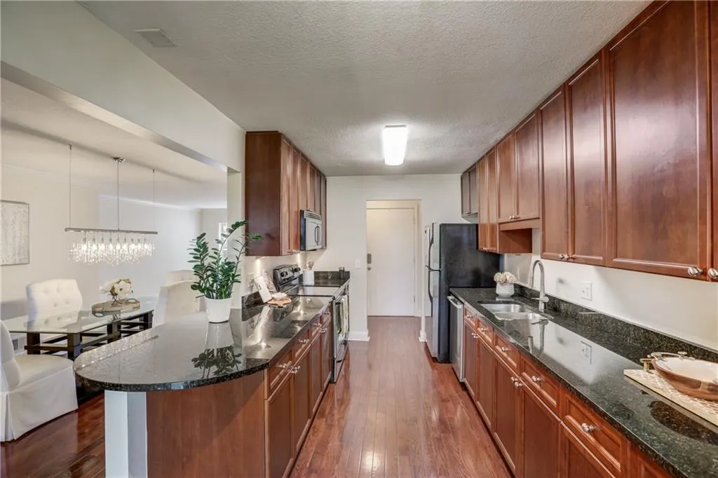 750 Dalrymple Road Unit G2, Sandy Springs, Georgia 30328, 3 Bedrooms Bedrooms, ,2 BathroomsBathrooms,Residential,Sold,750 Dalrymple Road Unit G2,7379879