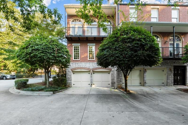 5512 Glenridge Drive Unit A, Atlanta, Georgia 30342, 3 Bedrooms Bedrooms, ,3 BathroomsBathrooms,Residential,Sold,5512 Glenridge Drive Unit A,7283913