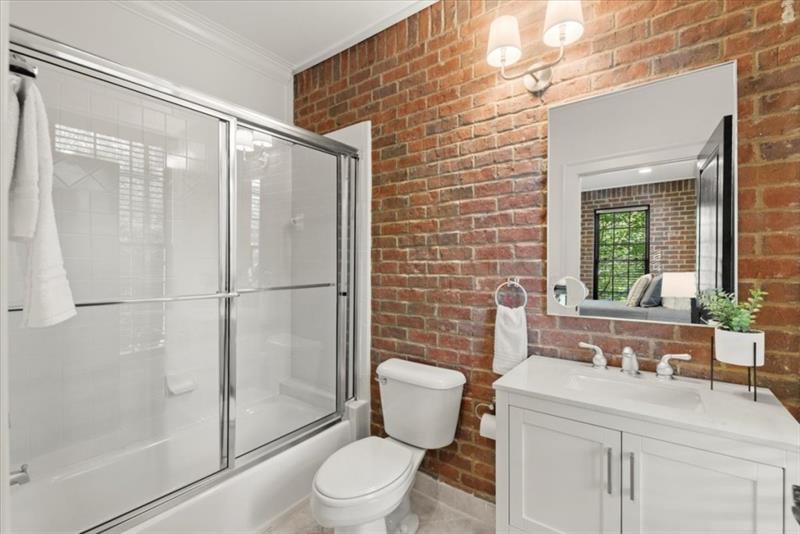 5512 Glenridge Drive Unit A, Atlanta, Georgia 30342, 3 Bedrooms Bedrooms, ,3 BathroomsBathrooms,Residential,Sold,5512 Glenridge Drive Unit A,7283913