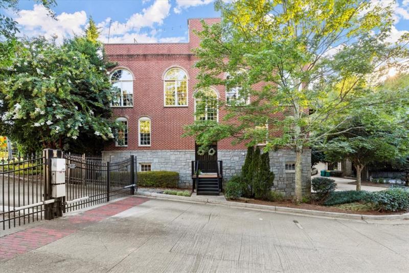 5512 Glenridge Drive Unit A, Atlanta, Georgia 30342, 3 Bedrooms Bedrooms, ,3 BathroomsBathrooms,Residential,Sold,5512 Glenridge Drive Unit A,7283913