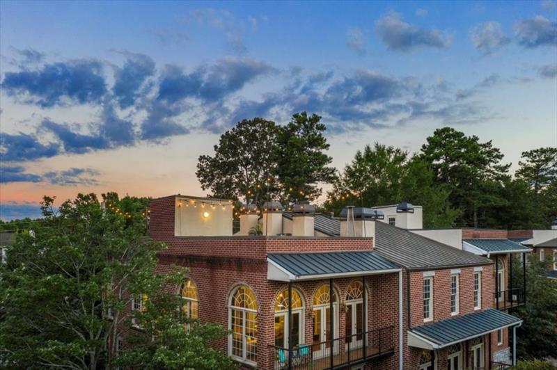 5512 Glenridge Drive Unit A, Atlanta, Georgia 30342, 3 Bedrooms Bedrooms, ,3 BathroomsBathrooms,Residential,Sold,5512 Glenridge Drive Unit A,7283913