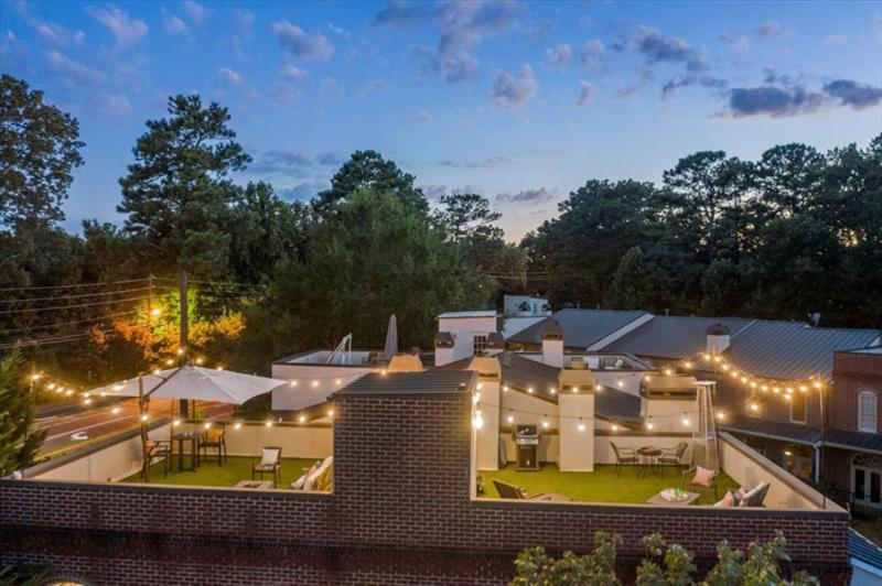 5512 Glenridge Drive Unit A, Atlanta, Georgia 30342, 3 Bedrooms Bedrooms, ,3 BathroomsBathrooms,Residential,Sold,5512 Glenridge Drive Unit A,7283913