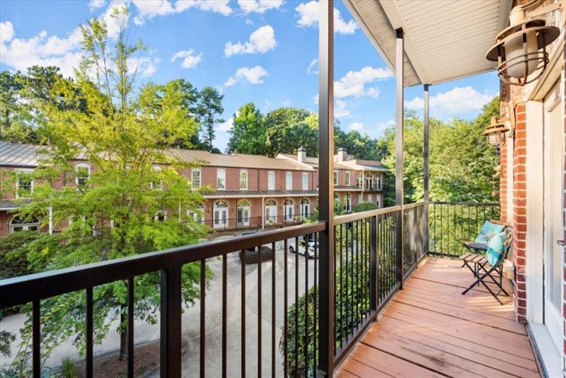 5512 Glenridge Drive Unit A, Atlanta, Georgia 30342, 3 Bedrooms Bedrooms, ,3 BathroomsBathrooms,Residential,Sold,5512 Glenridge Drive Unit A,7283913