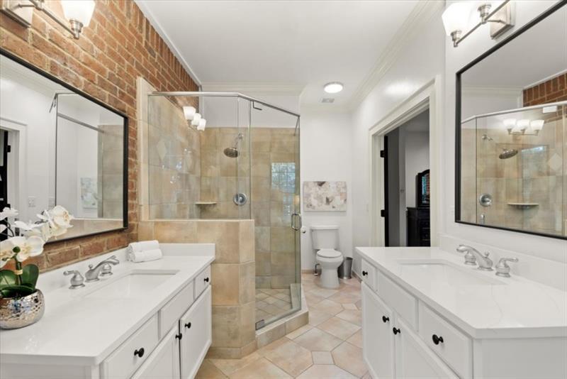 5512 Glenridge Drive Unit A, Atlanta, Georgia 30342, 3 Bedrooms Bedrooms, ,3 BathroomsBathrooms,Residential,Sold,5512 Glenridge Drive Unit A,7283913