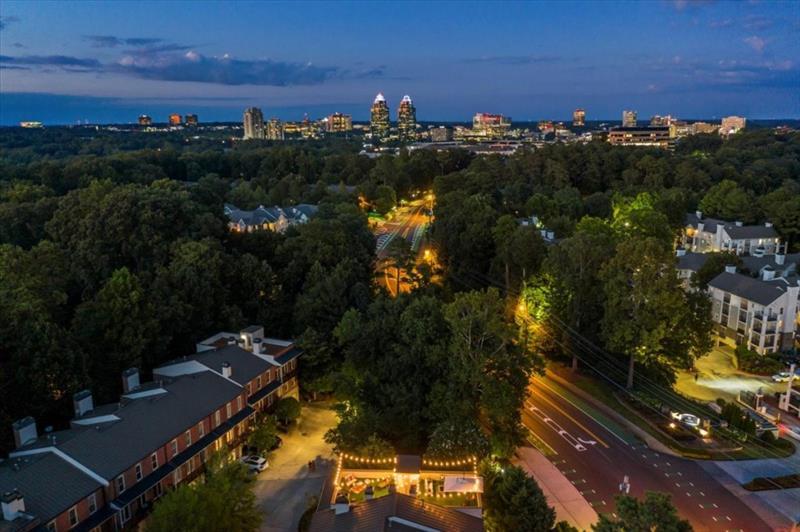 5512 Glenridge Drive Unit A, Atlanta, Georgia 30342, 3 Bedrooms Bedrooms, ,3 BathroomsBathrooms,Residential,Sold,5512 Glenridge Drive Unit A,7283913