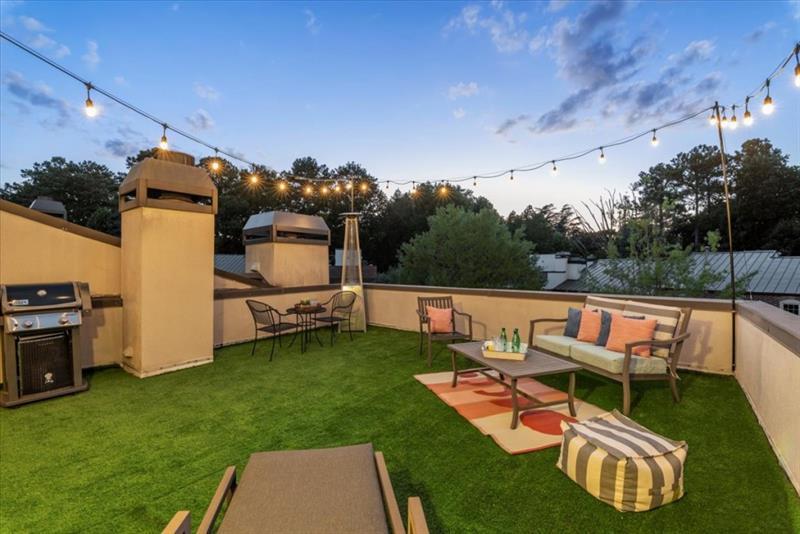 5512 Glenridge Drive Unit A, Atlanta, Georgia 30342, 3 Bedrooms Bedrooms, ,3 BathroomsBathrooms,Residential,Sold,5512 Glenridge Drive Unit A,7283913