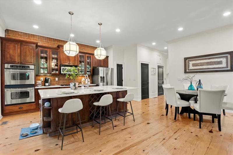 5512 Glenridge Drive Unit A, Atlanta, Georgia 30342, 3 Bedrooms Bedrooms, ,3 BathroomsBathrooms,Residential,Sold,5512 Glenridge Drive Unit A,7283913