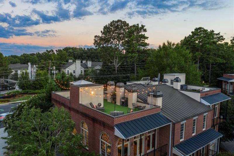 5512 Glenridge Drive Unit A, Atlanta, Georgia 30342, 3 Bedrooms Bedrooms, ,3 BathroomsBathrooms,Residential,Sold,5512 Glenridge Drive Unit A,7283913