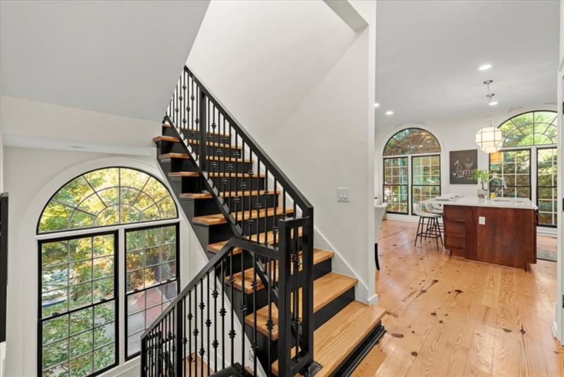 5512 Glenridge Drive Unit A, Atlanta, Georgia 30342, 3 Bedrooms Bedrooms, ,3 BathroomsBathrooms,Residential,Sold,5512 Glenridge Drive Unit A,7283913