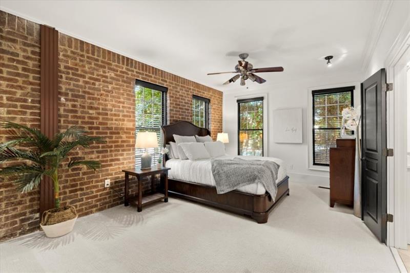 5512 Glenridge Drive Unit A, Atlanta, Georgia 30342, 3 Bedrooms Bedrooms, ,3 BathroomsBathrooms,Residential,Sold,5512 Glenridge Drive Unit A,7283913