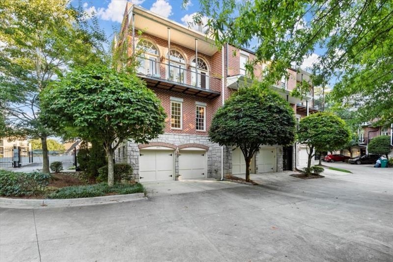 5512 Glenridge Drive Unit A, Atlanta, Georgia 30342, 3 Bedrooms Bedrooms, ,3 BathroomsBathrooms,Residential,Sold,5512 Glenridge Drive Unit A,7283913