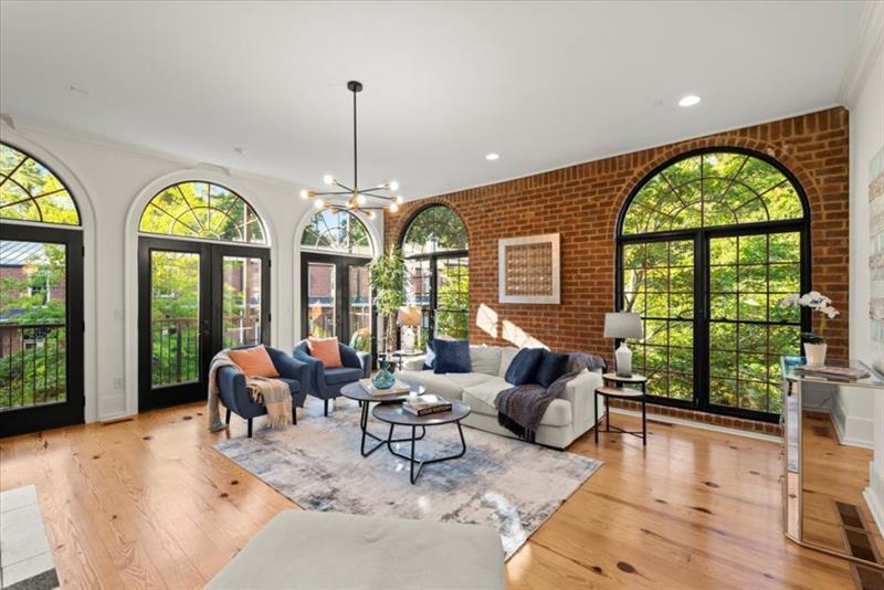 5512 Glenridge Drive Unit A, Atlanta, Georgia 30342, 3 Bedrooms Bedrooms, ,3 BathroomsBathrooms,Residential,Sold,5512 Glenridge Drive Unit A,7283913