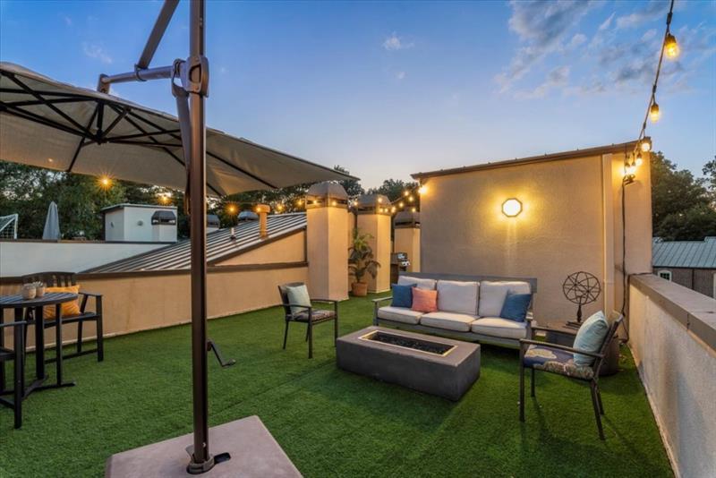 5512 Glenridge Drive Unit A, Atlanta, Georgia 30342, 3 Bedrooms Bedrooms, ,3 BathroomsBathrooms,Residential,Sold,5512 Glenridge Drive Unit A,7283913